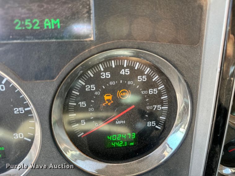 image for item LV9271 2012 Kenworth T800 semi truck