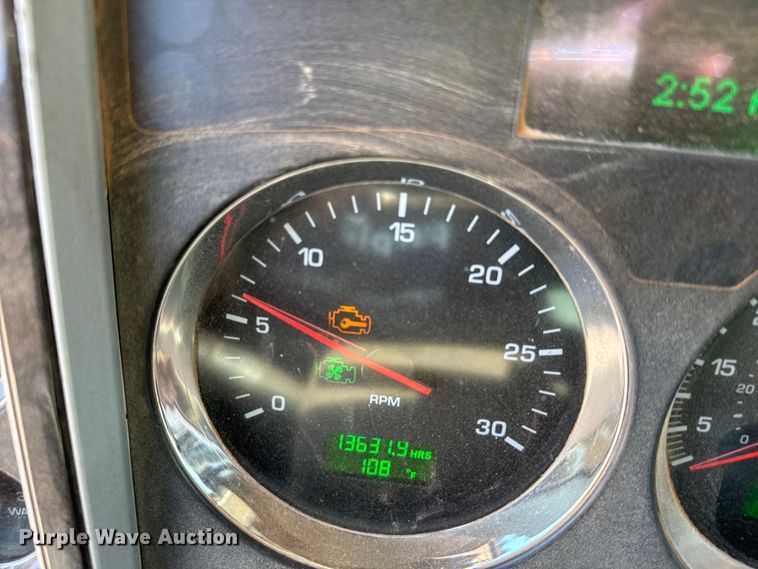 image for item LV9271 2012 Kenworth T800 semi truck