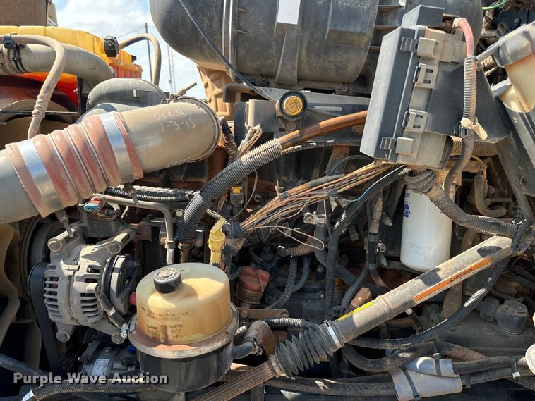 image for item LV9271 2012 Kenworth T800 semi truck