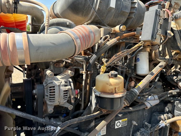 image for item LV9271 2012 Kenworth T800 semi truck