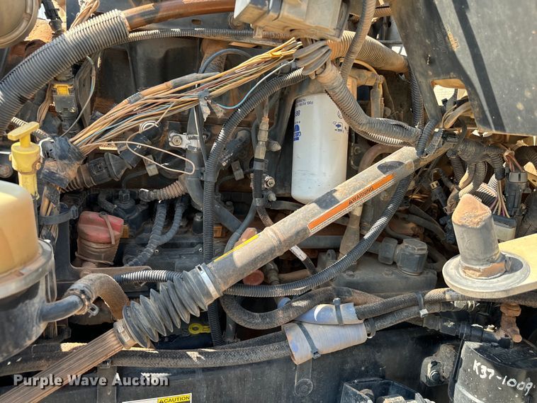 image for item LV9271 2012 Kenworth T800 semi truck