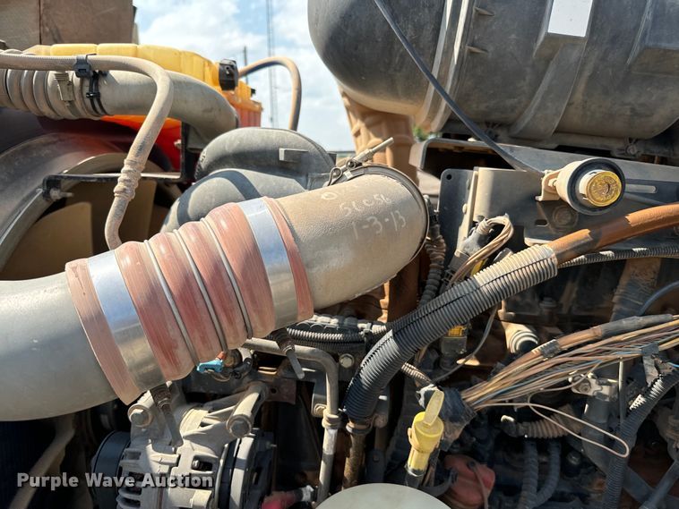 image for item LV9271 2012 Kenworth T800 semi truck