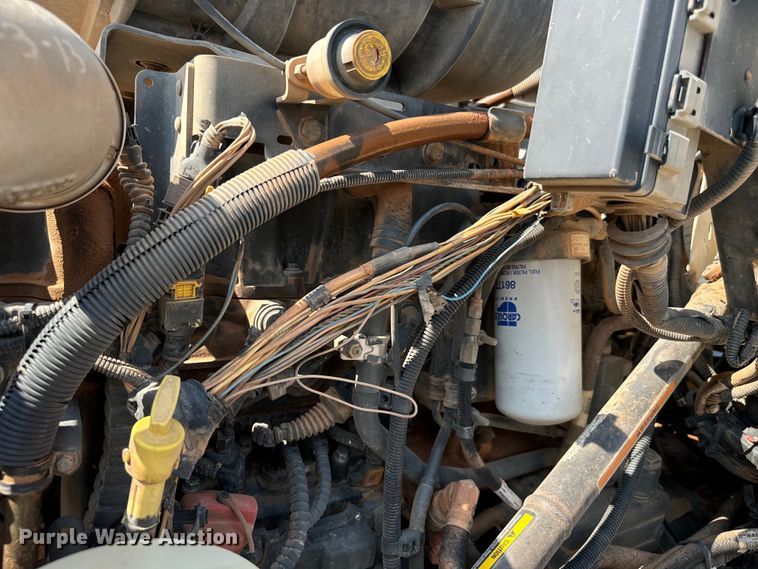 image for item LV9271 2012 Kenworth T800 semi truck