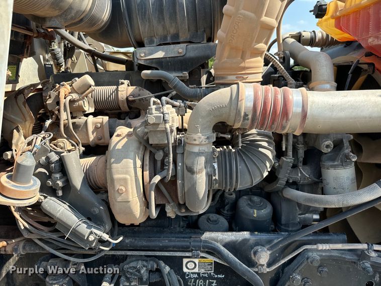 image for item LV9271 2012 Kenworth T800 semi truck