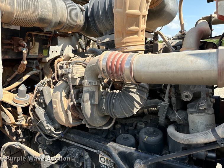 image for item LV9271 2012 Kenworth T800 semi truck