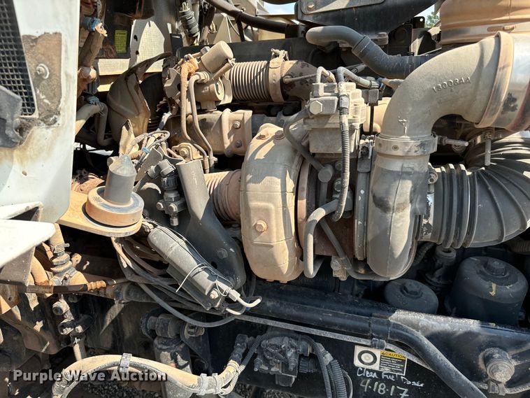 image for item LV9271 2012 Kenworth T800 semi truck