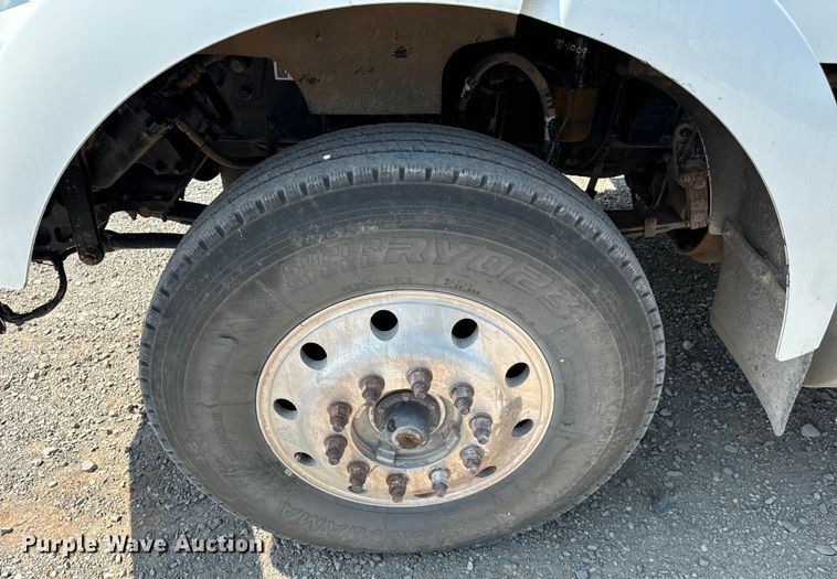 image for item LV9271 2012 Kenworth T800 semi truck