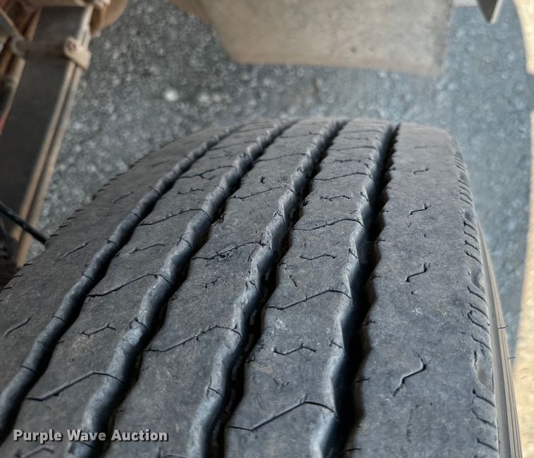 image for item LV9271 2012 Kenworth T800 semi truck