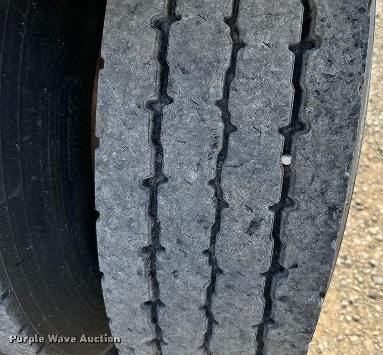 image for item LV9271 2012 Kenworth T800 semi truck