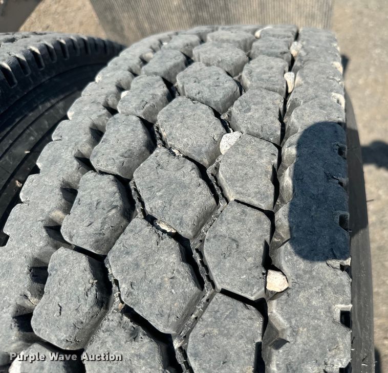 image for item LV9271 2012 Kenworth T800 semi truck