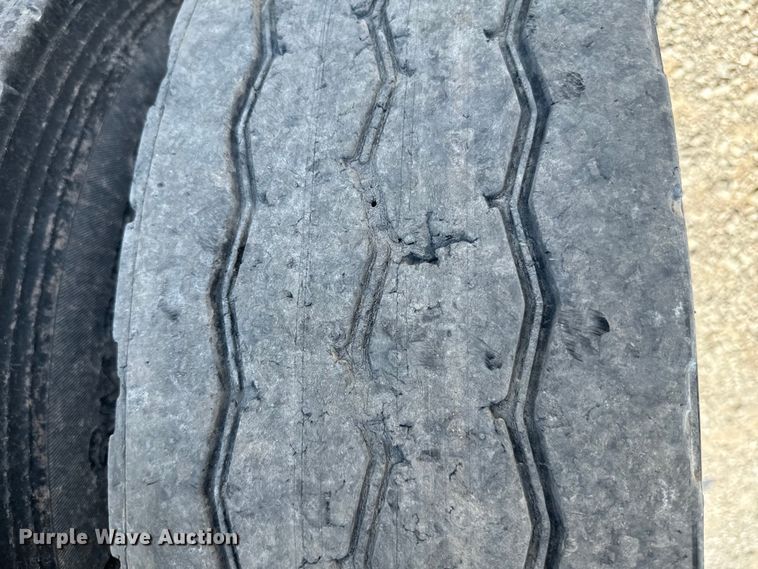 image for item LV9271 2012 Kenworth T800 semi truck