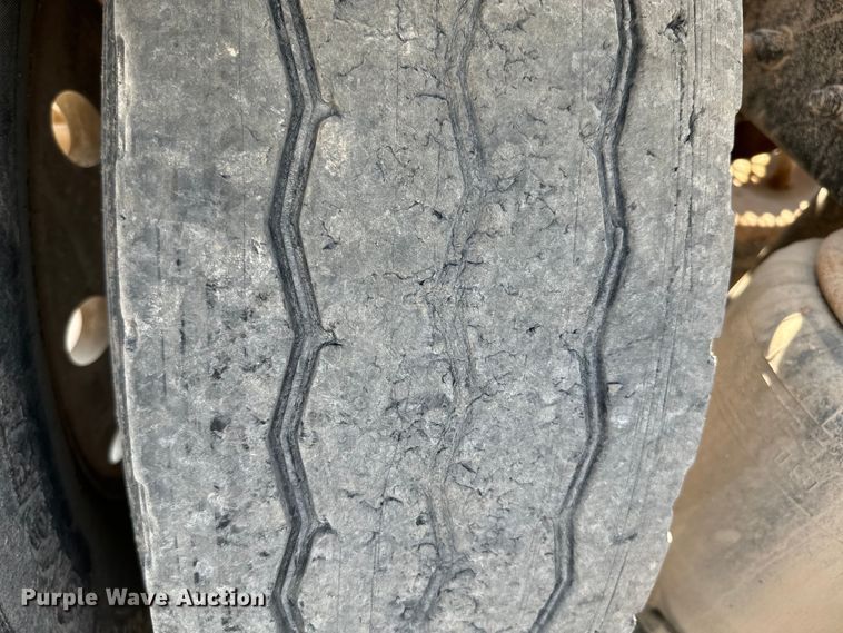 image for item LV9271 2012 Kenworth T800 semi truck