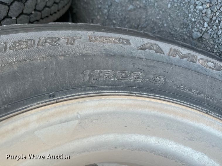 image for item LV9271 2012 Kenworth T800 semi truck