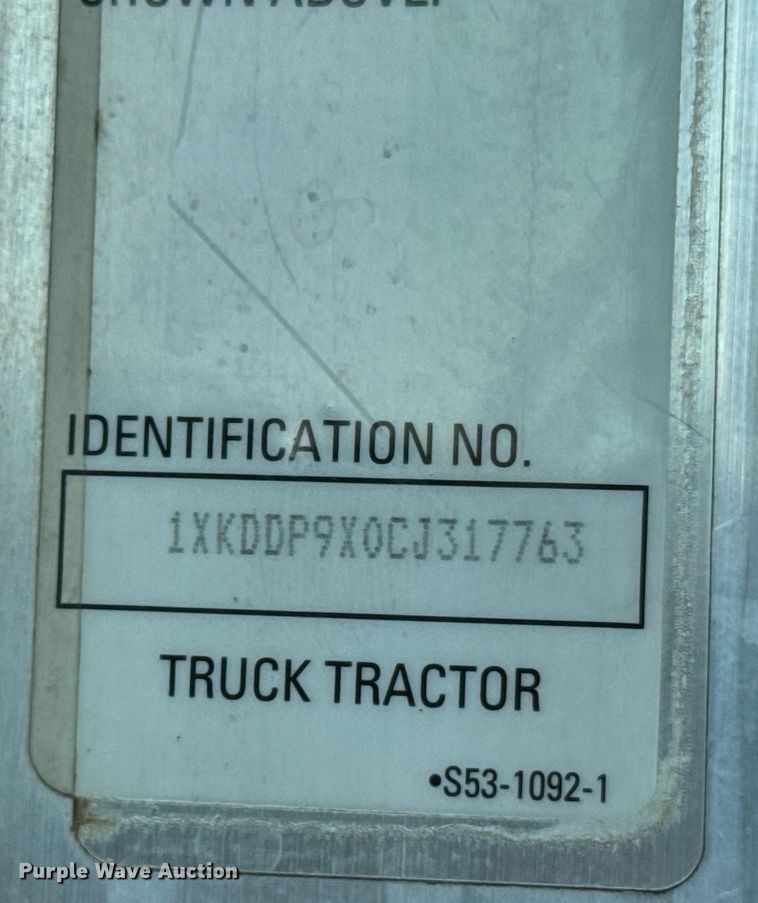 image for item LV9271 2012 Kenworth T800 semi truck