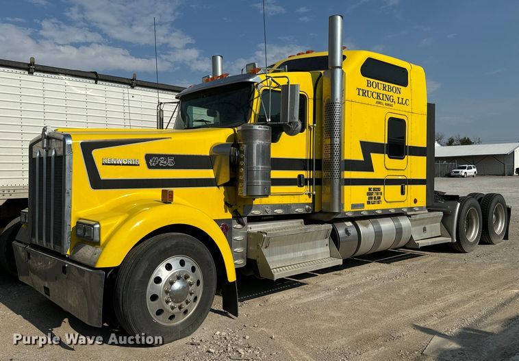 image for item MV9006 2019 Kenworth  W900 semi truck