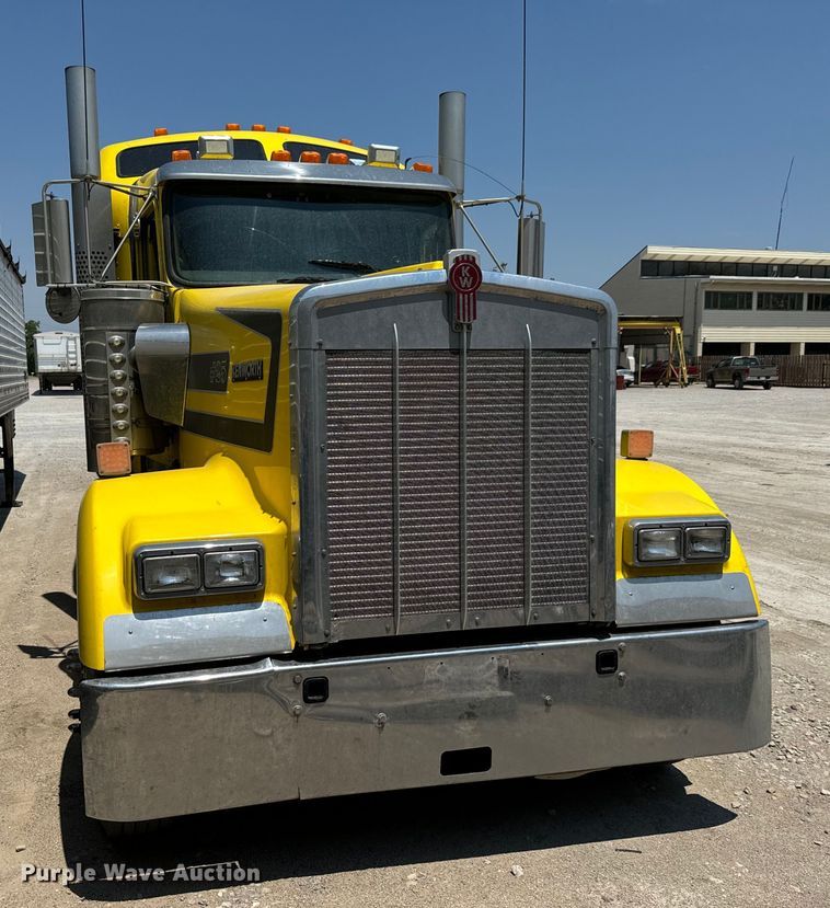 image for item MV9006 2019 Kenworth  W900 semi truck