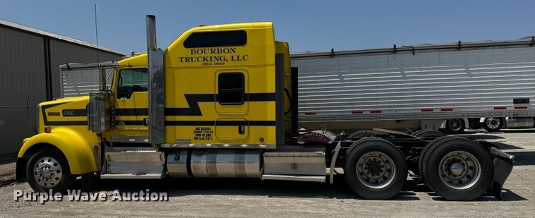 image for item MV9006 2019 Kenworth  W900 semi truck