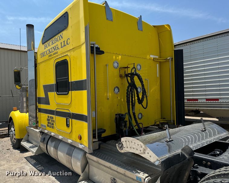 image for item MV9006 2019 Kenworth  W900 semi truck