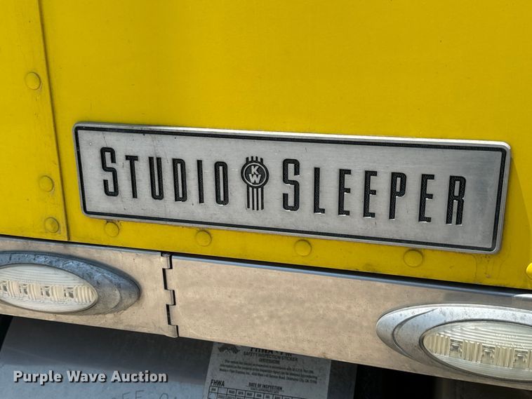 image for item MV9006 2019 Kenworth  W900 semi truck