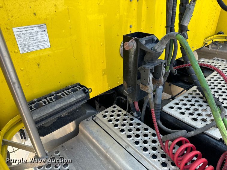 image for item MV9006 2019 Kenworth  W900 semi truck