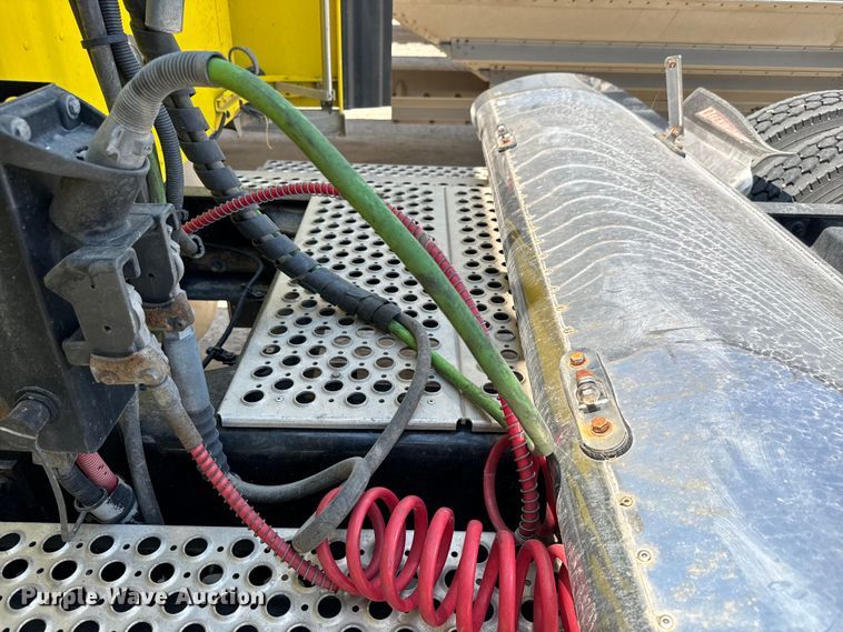 image for item MV9006 2019 Kenworth  W900 semi truck