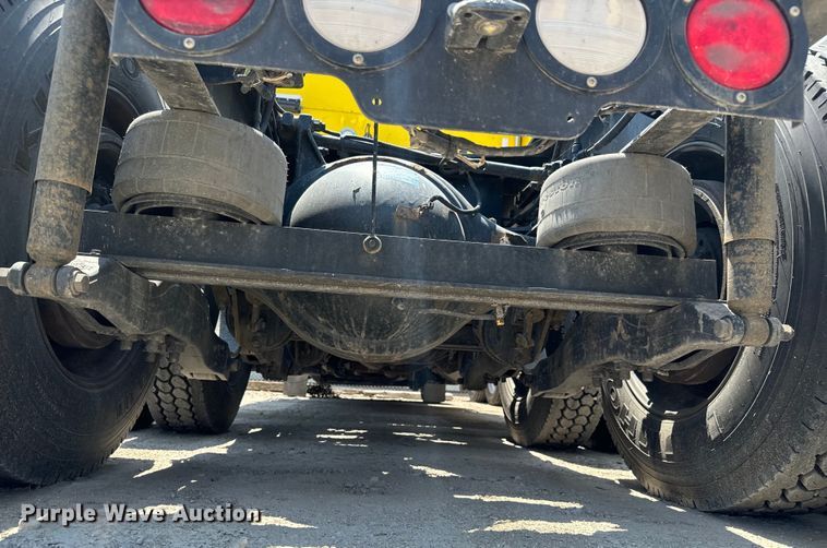 image for item MV9006 2019 Kenworth  W900 semi truck