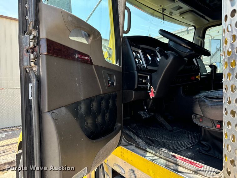 image for item MV9006 2019 Kenworth  W900 semi truck