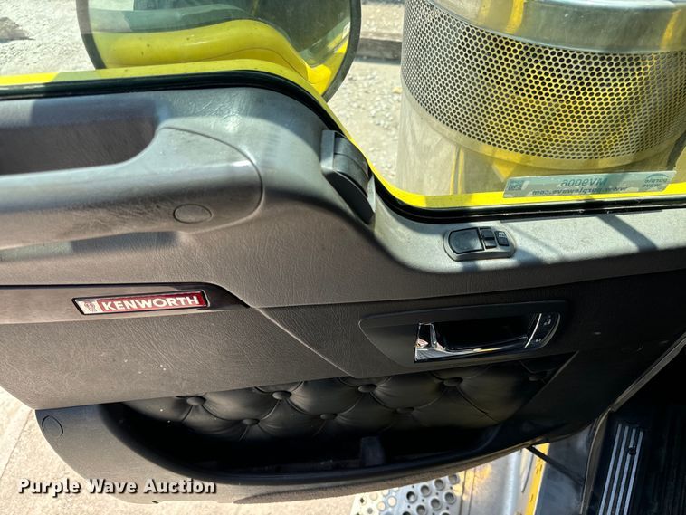 image for item MV9006 2019 Kenworth  W900 semi truck