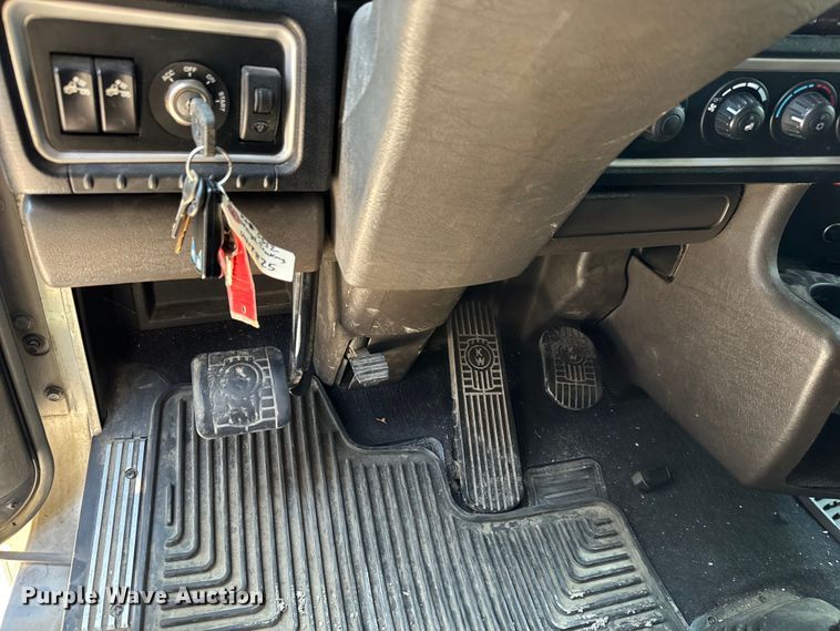 image for item MV9006 2019 Kenworth  W900 semi truck