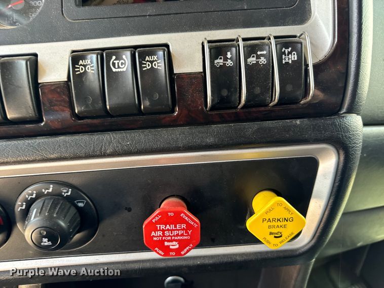 image for item MV9006 2019 Kenworth  W900 semi truck