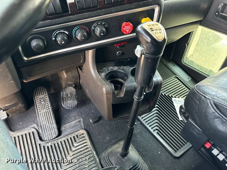 image for item MV9006 2019 Kenworth  W900 semi truck