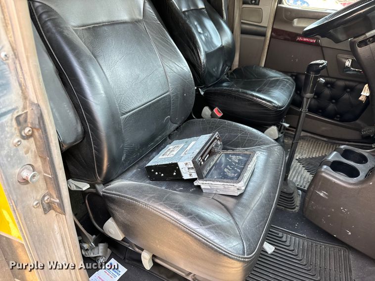 image for item MV9006 2019 Kenworth  W900 semi truck