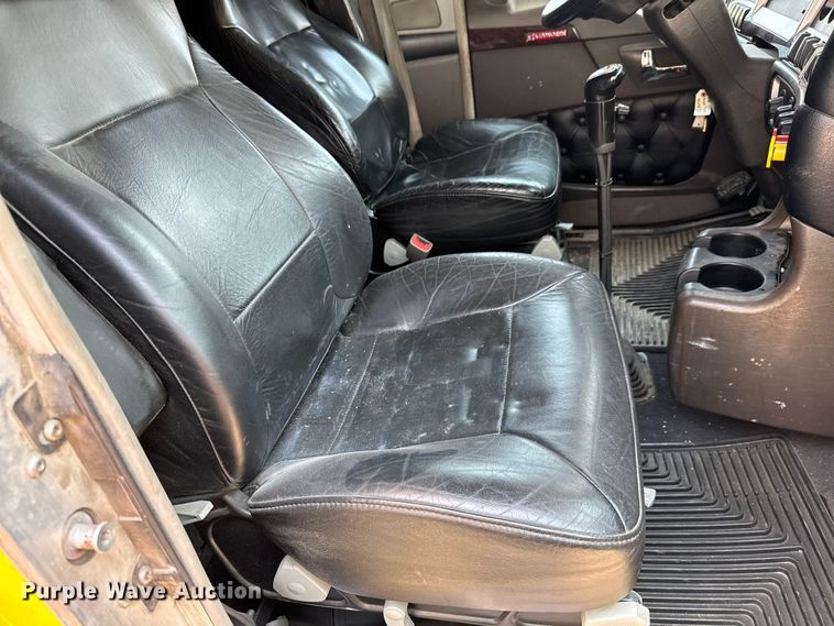 image for item MV9006 2019 Kenworth  W900 semi truck