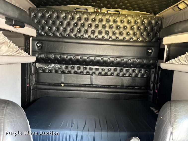 image for item MV9006 2019 Kenworth  W900 semi truck