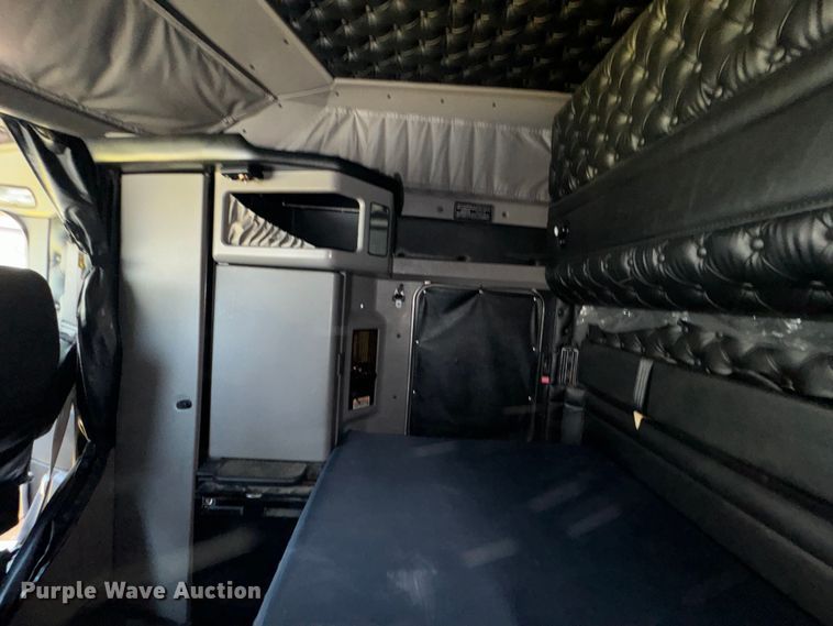 image for item MV9006 2019 Kenworth  W900 semi truck