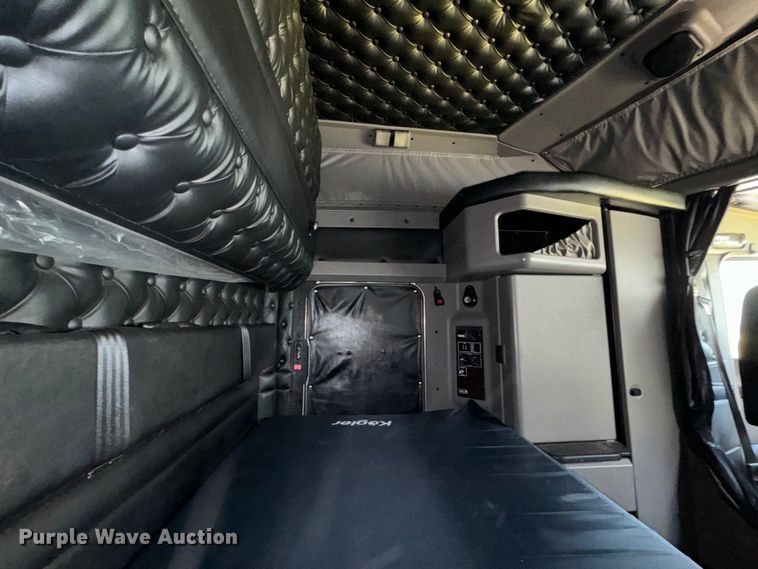 image for item MV9006 2019 Kenworth  W900 semi truck