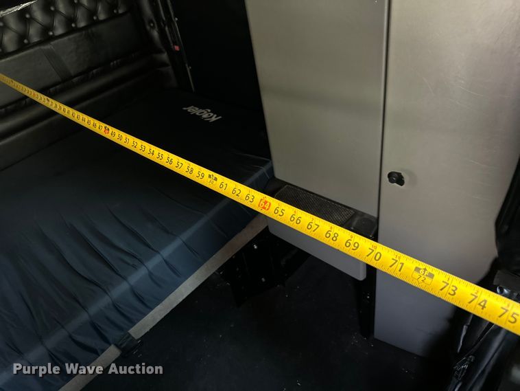 image for item MV9006 2019 Kenworth  W900 semi truck