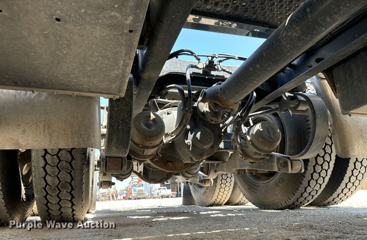 image for item MV9006 2019 Kenworth  W900 semi truck