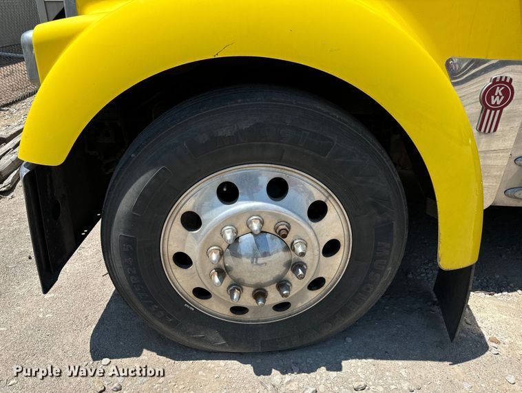 image for item MV9006 2019 Kenworth  W900 semi truck