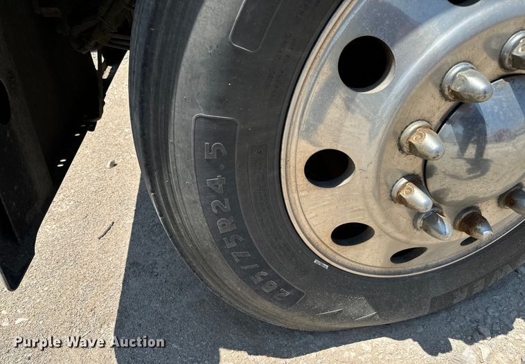 image for item MV9006 2019 Kenworth  W900 semi truck