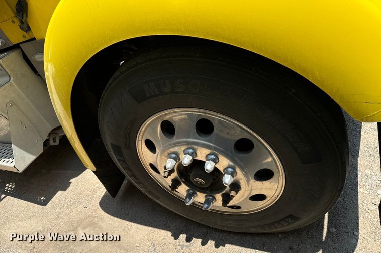 image for item MV9006 2019 Kenworth  W900 semi truck