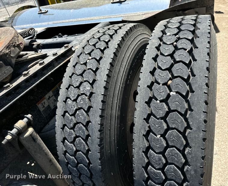 image for item MV9006 2019 Kenworth  W900 semi truck