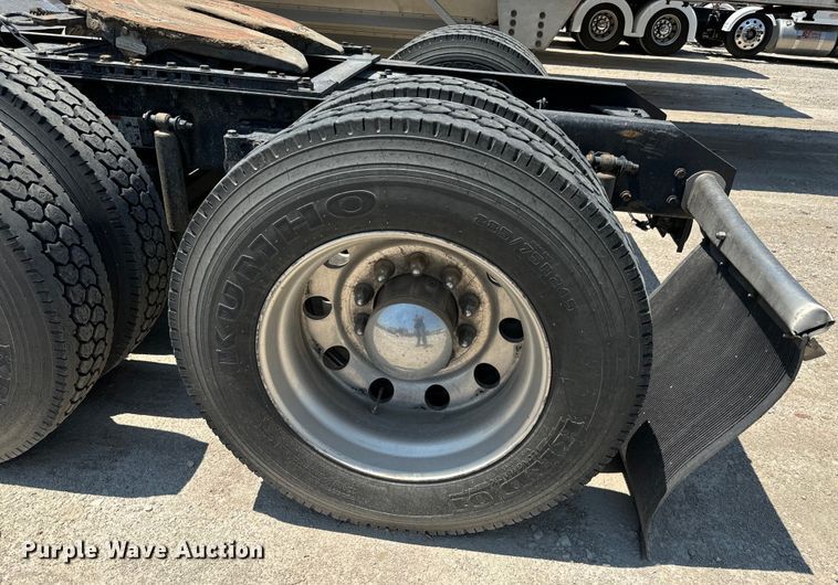 image for item MV9006 2019 Kenworth  W900 semi truck