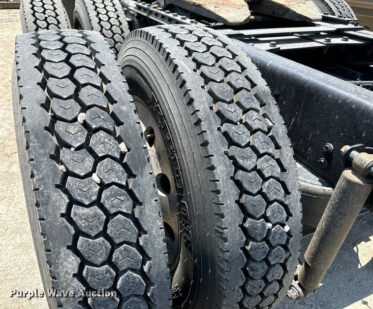 image for item MV9006 2019 Kenworth  W900 semi truck