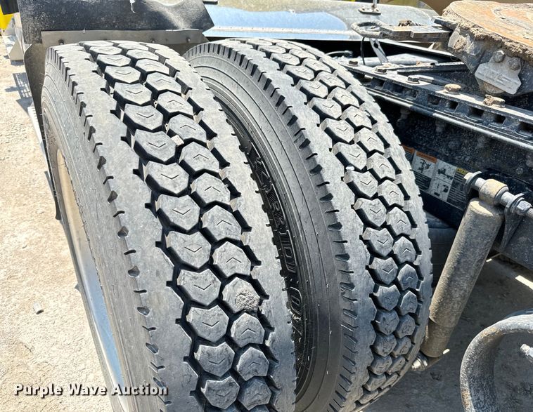 image for item MV9006 2019 Kenworth  W900 semi truck