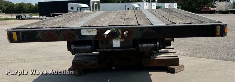 image for item MV9016 2005 Fontaine Specialized  353WDMR lowboy equipment trailer