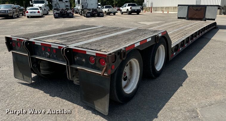image for item MV9016 2005 Fontaine Specialized  353WDMR lowboy equipment trailer