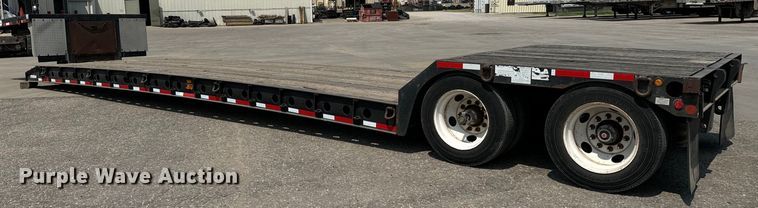 image for item MV9016 2005 Fontaine Specialized  353WDMR lowboy equipment trailer