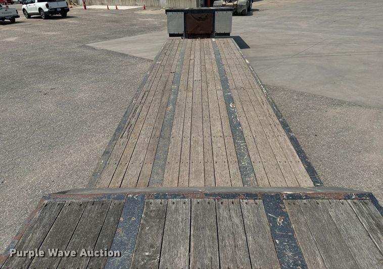 image for item MV9016 2005 Fontaine Specialized  353WDMR lowboy equipment trailer