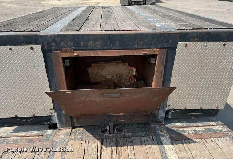 image for item MV9016 2005 Fontaine Specialized  353WDMR lowboy equipment trailer